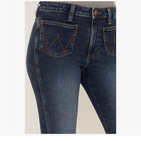 Wrangler Retro Medium Wash Hi-Rise Flare Patch Pocket Victoria Jeans size 28x34‎ - Picture 4 of 7